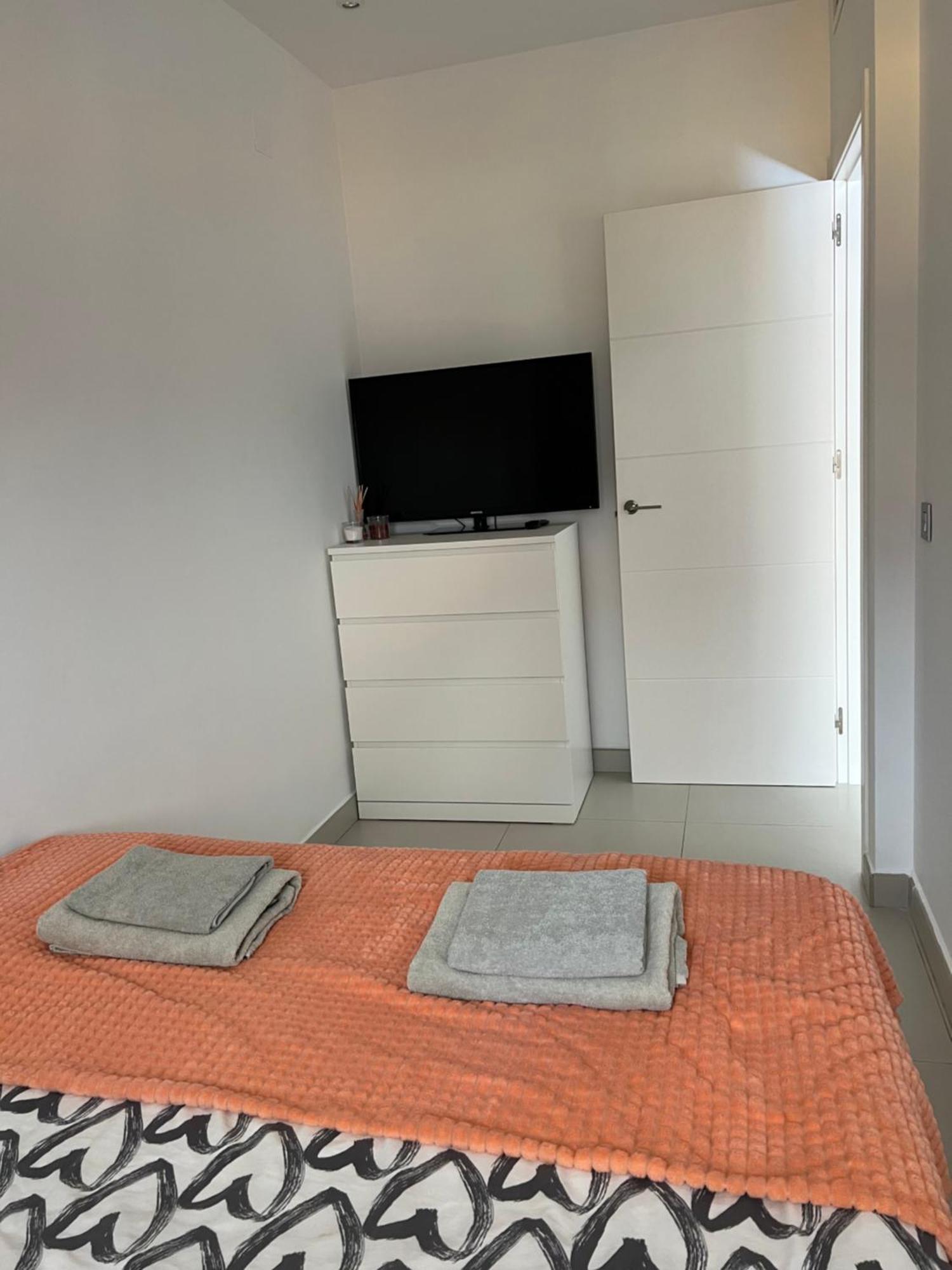 Beach Apartment Torrevieja Buitenkant foto
